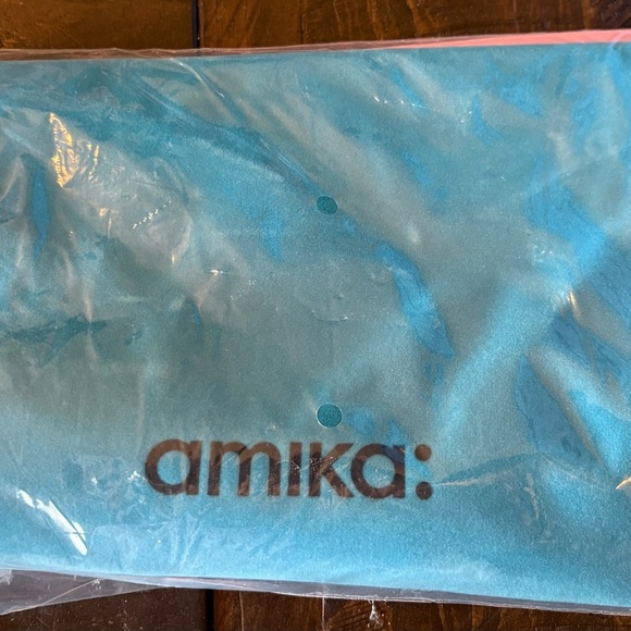 Amika Limited Edition Mini Straightening Brush - Picture 2 of 4